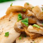 Petto di pollo ai funghi: un piatto unico che adorerai!